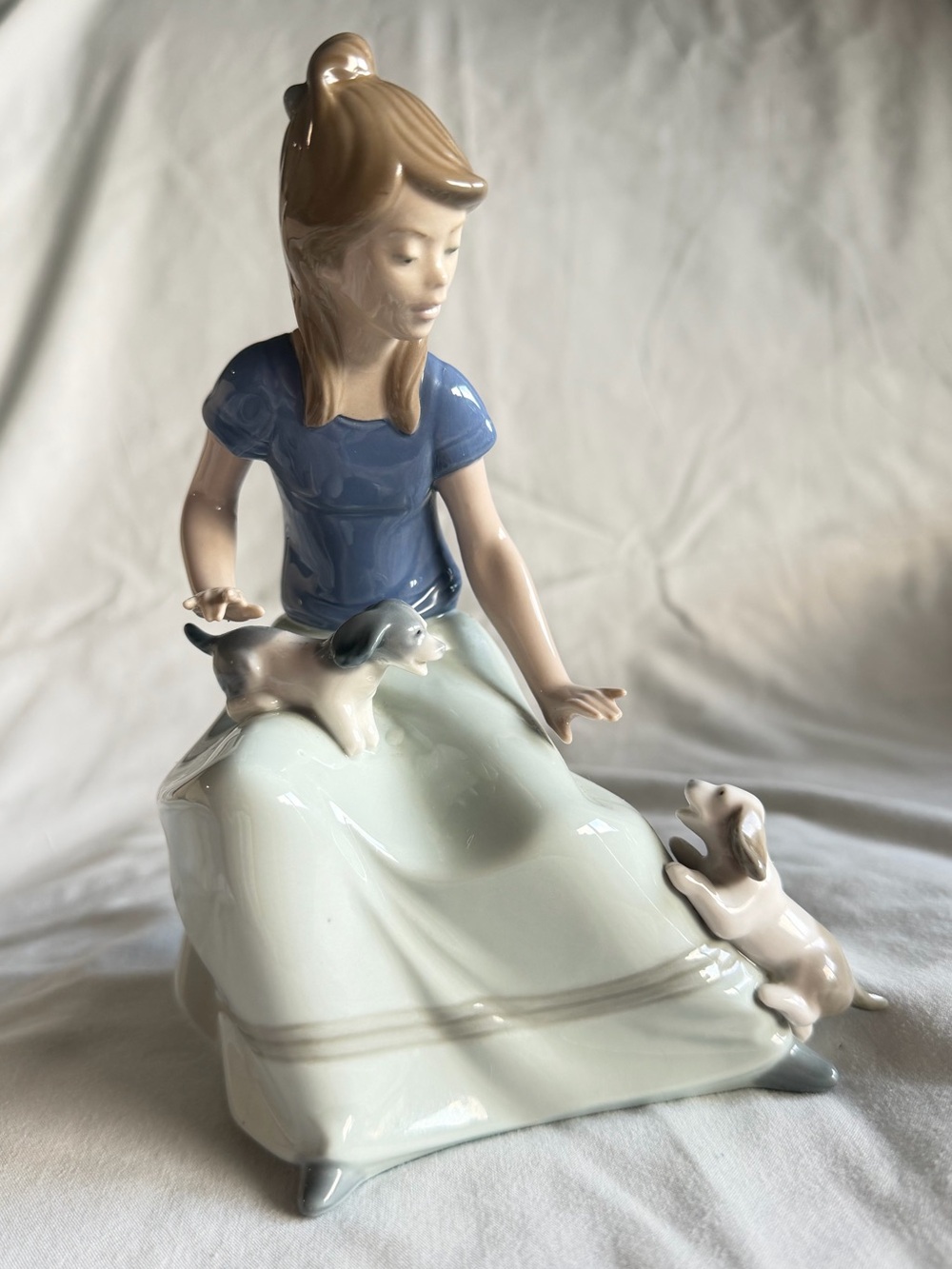 Nao Lladro Daisa 1986 Porcelain Figurine